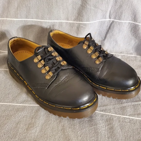 ビンテージ　スキンズ　ドクターマーチン Special! UK 〜1990's Vintage Dr. Martens 3 Tie Shoes UK8